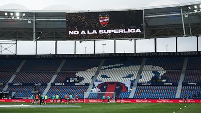 Mensaje contra la Superliga en el campo del Levante.