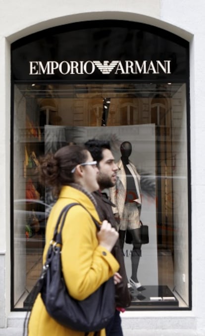 Así es el escaparate de la tienda Emporio Armani de la calle Serrano de Madrid.