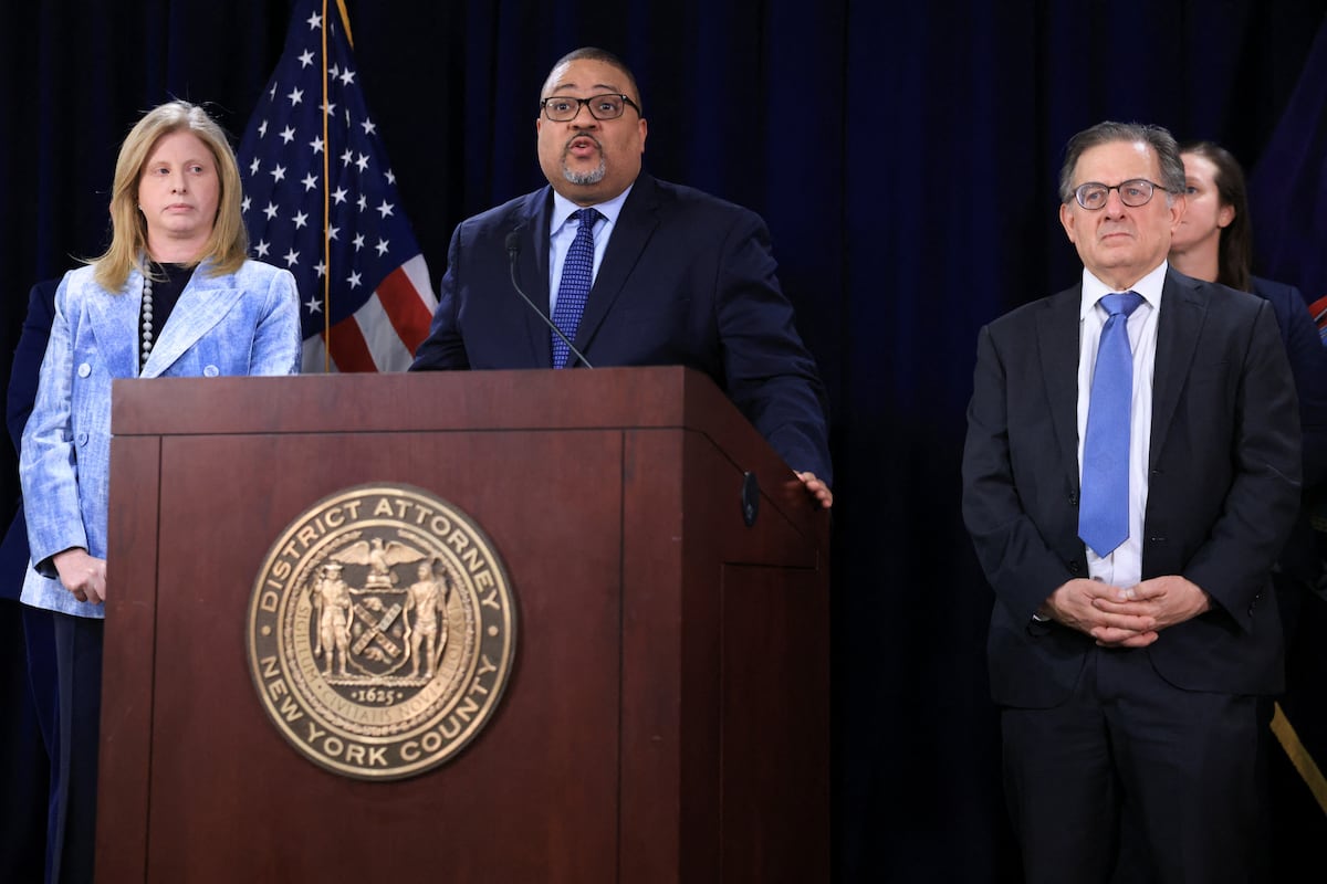 Nueva York acusa de terrorismo al detenido por asesinar al consejero delegado de UnitedHealthcare | Internacional - News Directory 3