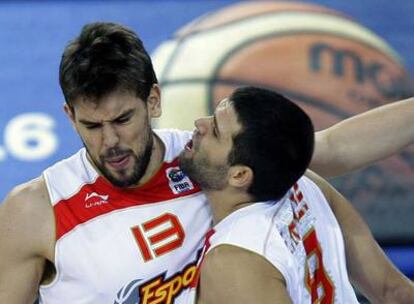 Marc Gasol y Felipe Reyes celebran la victoria contra Lituania.