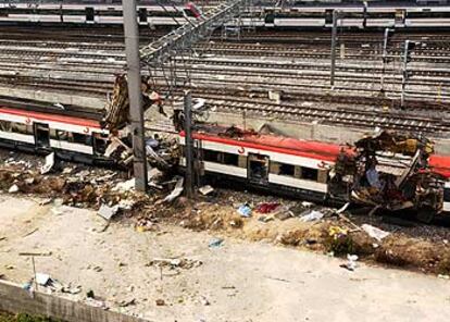 Estado en que quedó uno de los trenes en la estación de Atocha tras la explosión de las bombas el 11-M.