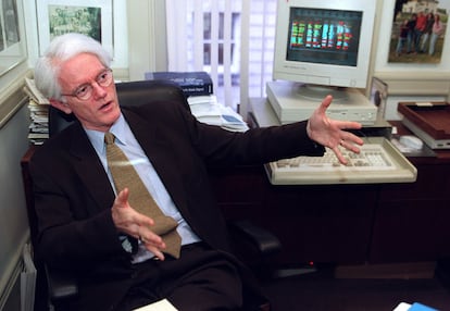 BOSTON - DECEMBER 8: Fidelity Investments' Peter Lynch. (Photo by Frank O'Brien/The Boston Globe via Getty Images)