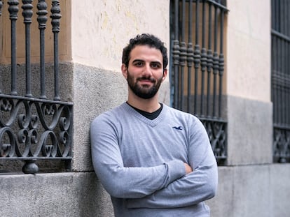 Mahmoud Assy, refugiado egipcio en España y emprendedor, posa en diciembre en el barrio de Chueca de Madrid.