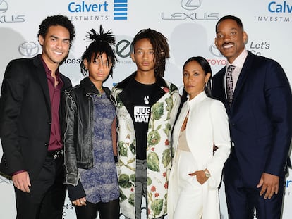 De izquierda a derecha, Trey, Willow, Jaden, Jada Pinkett y Will Smith en un evento en Burbank, California, en octubre de 2016.