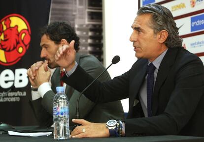 Sergio Scariolo y Jorge Garbajosa durante la rueda de prensa, esta ma&ntilde;ana.