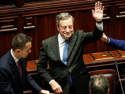 Italy's Prime Minister Mario Draghi waves as he leaves after addressing the lower house of parliament ahead of a vote of confidence for the government after he tendered his resignation last week in the wake of a mutiny by a coalition partner, in Rome, Italy July 21, 2022. REUTERS/Remo Casilli