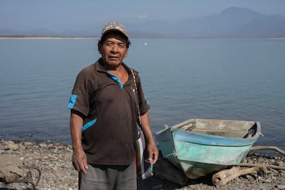 Martín Ramírez de 65 años, es pescador desde los veinte en Jalapa del Marqués, Oaxaca.  