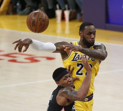 LeBron James continúa siendo el rey del baloncesto mundial. Ha jugado las últimas ocho finales de la NBA. El jugador que más puntos y el cuarto que más partidos ha disputado en la historia de los playoffs.