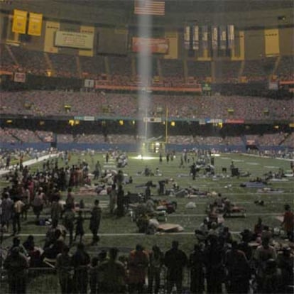 En la imagen, el estadio Superdome, donde se refugian unas 20.000 personas.