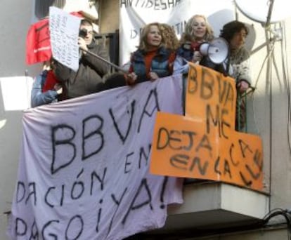 Una concentraci&oacute;n contra un desahucio.