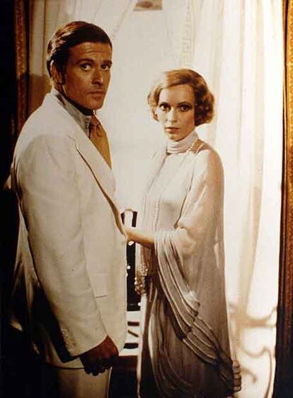 Ralph Laurent diseñó en 1974 el vestuario de la película <i>El Gran Gatsby,</i> dirigida por Jack Clayton. En la imagen, sus protagonistas, Robert Redford y Mia Farrow.