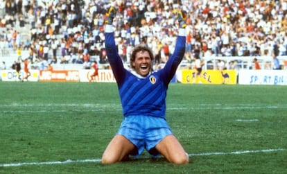 Pfaff celebra un gol a la URSS en el Mundial 86.