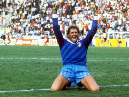 Pfaff celebra un gol a la URSS en el Mundial 86.