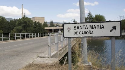 Acceso principal de la central nuclear de Santa María de Garoña (Burgos).