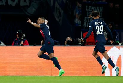 Mbappé celebra su tanto de esta noche.