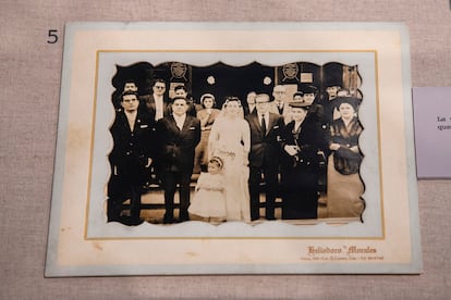 Fotografía de la boda de Rosario Castellanos y Ricardo Guerra, en 1958.