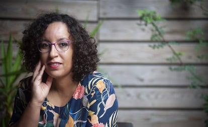 La escritora Najat El Hachmi, en la libreria Laie de Barcelona el 5 de septiembre.