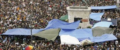 La acampada de Sol reunió hace un año a miles de personas atraídas por el movimiento indignado.