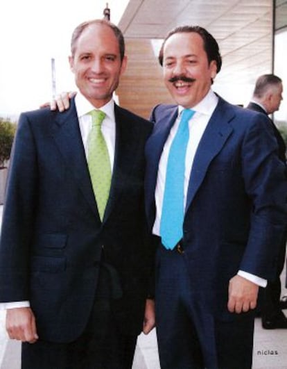 Francisco Camps con Álvaro Pérez, 'El Bigotes', en una imagen de archivo.