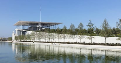 El jardín sobre parte del techo del Stavros Niarchos Foundation Cultural Center, un proyecto firmado por Renzo Piano.
