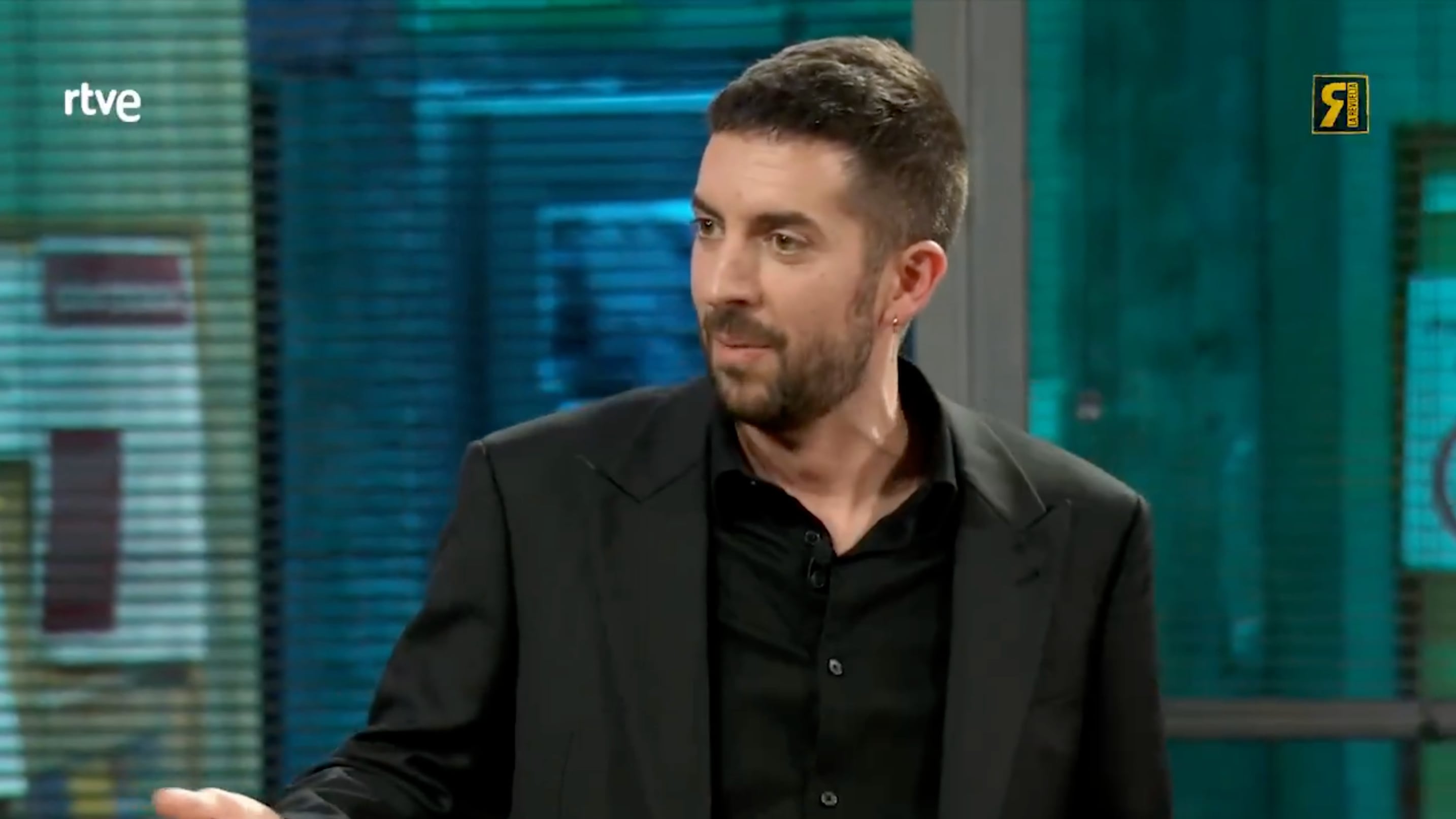 La actriz Silvia Alonso, novia de David Broncano, se cuela en ‘La Revuelta’ y bromean con las preguntas clásicas 1 David Broncano durante la emisión de 'La Revuelta'.
