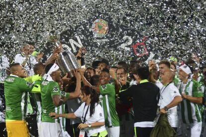 Jogadores do Atlético Nacional celebram o título da Libertadores.