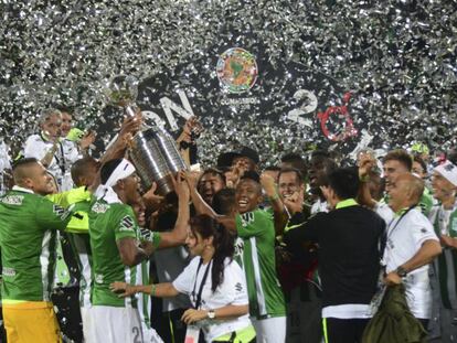 Jogadores do Atlético Nacional celebram o título da Libertadores.