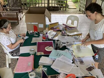 Mesa de trabajo del equipo que lucha por erradicar el pian.