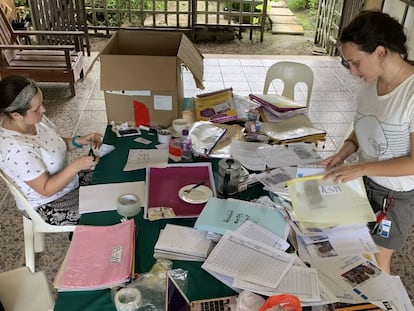 Mesa de trabajo del equipo que lucha por erradicar el pian.