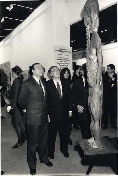 El alcalde de Madrid, José María Alvarez del Manzano (izquierda), y el ministro de Cultura, Jordi Solé Tura, en la inauguración de Arco en 1992.