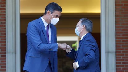 El presidente del Gobierno, Pedro Sánchez, recibe en el Palacio de la Moncloa al presidente de Ceuta, Juan Jesús Vivas, para buscar una solución a la situación de los menores marroquíes no acompañados que permanecen en la ciudad autónoma y cuya repatriación ha sido paralizada cautelarmente.