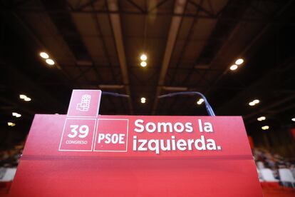 Detalle del escenario del 39 Congreso.