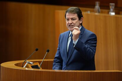 Alfonso Fernández Mañueco, del PP, durante el debate de investidura.