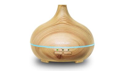 Humidificador de Cecotec diseñado en madera y ato para emplear como difusor de aromas