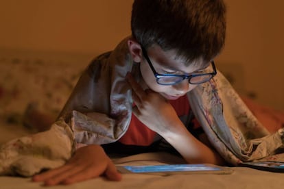 El crecimiento de la miopía en los niños durante el confinamiento se debe sobre todo a la falta de luz solar.