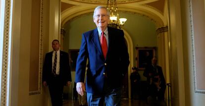 Mitch McConnell, l&iacute;der de la mayor&iacute;a republicana en el Senado de EEUU, el viernes durante la votaci&oacute;n de su plan de reforma fiscal.