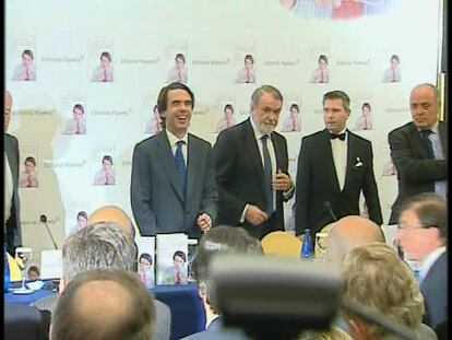 Aznar, ovacionado en la presentación de su libro