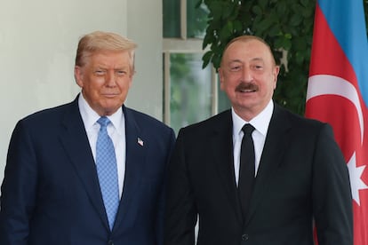Donald Trump recibiendo este viernes en la Casa Blanca al presidente de Azerbaiyán, Ilham Alíyev. 