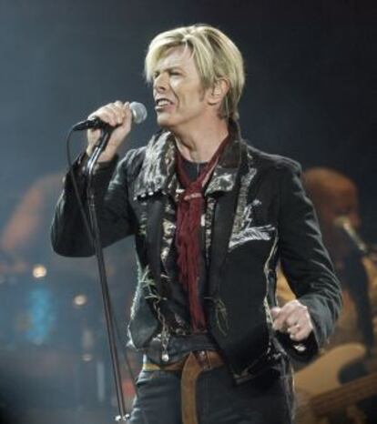 David Bowie, en un concert a Nova York el 15 de desembre del 2003.
