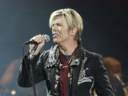 David Bowie, en un concierto en Nueva York el 15 de diciembre de 2003.