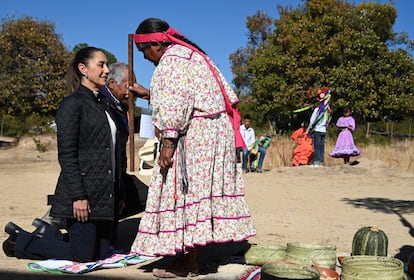 Claudia Sheinbaum durante una ceremonia con comunidades indígenas en la Sierra Tarahumara, en Chihuahua, México. 