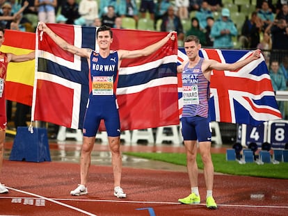 Jakob Ingebrigtsen, Jake Heyward y Mario García Romo después de la final de 1500m celebrada este jueves en los Europeos de Múnich.