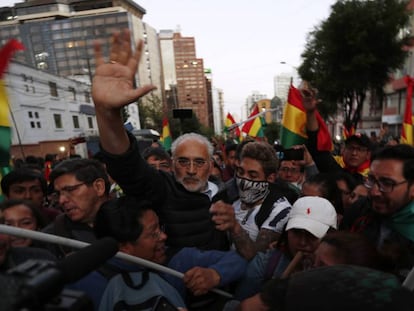 O candidato opositor, Carlos Mesa, nesta terça-feira, em uma marcha contra o Governo em La Paz.