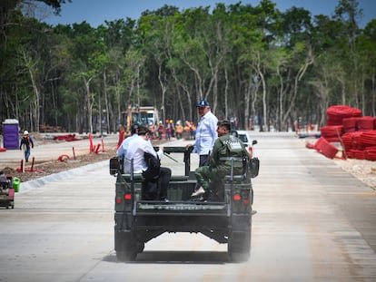 López Obrador supervisa trabajos de construcción del Ejército, en julio de 2023.