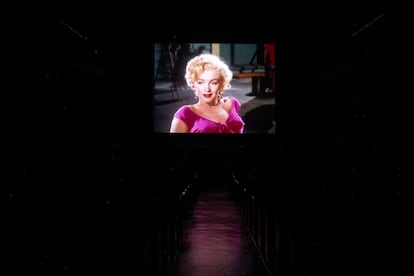 Marylin Monroe, durante la proyección de Niagara, en la sala 1 de los Cines Doré.
