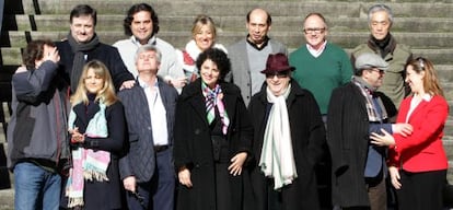 El elenco que interpretara 'Madama Butterfly' en Bilbao pasa este martes junto a la sede de la ABAO.