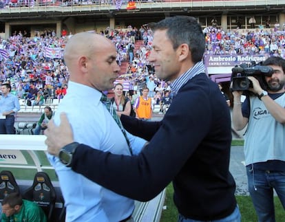 Djukic saluda a Jémez durante un Valladolid-Córdoba en 2012