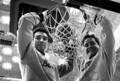 Solozábal (der.) y Epi, base y escolta del Barcelona, posan en París antes de la Final Four de 1991, que perdieron ante la Jugoplastika. La corona continental es la gran falta en el extraordinario palmarés de Epi.