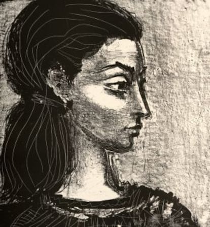 'Mujer con blusa de flores', uno de los grabados de Picasso que integran la muestra.