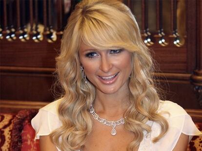 La <i>celebrity</i>Paris Hilton está un día sí y otro también en los medios de comunicación. Esta vez debido a una entrevista concedida a la revista <i>Life&Style</i> en la que se define como "sensata y cualquier cosa menos consentida". Declara, también, que por su apellido la gente piensa que no tiene que trabajar pero que "eso no cierto".